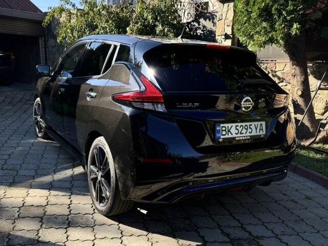 Черный Ниссан Лиф, объемом двигателя 0 л и пробегом 73 тыс. км за 16800 $, фото 4 на Automoto.ua