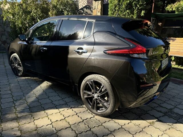 Черный Ниссан Лиф, объемом двигателя 0 л и пробегом 73 тыс. км за 16800 $, фото 1 на Automoto.ua