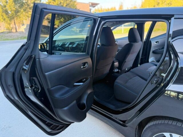 Черный Ниссан Лиф, объемом двигателя 0 л и пробегом 97 тыс. км за 15180 $, фото 10 на Automoto.ua