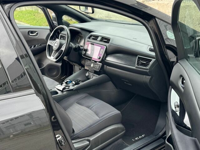 Черный Ниссан Лиф, объемом двигателя 0 л и пробегом 115 тыс. км за 15900 $, фото 7 на Automoto.ua