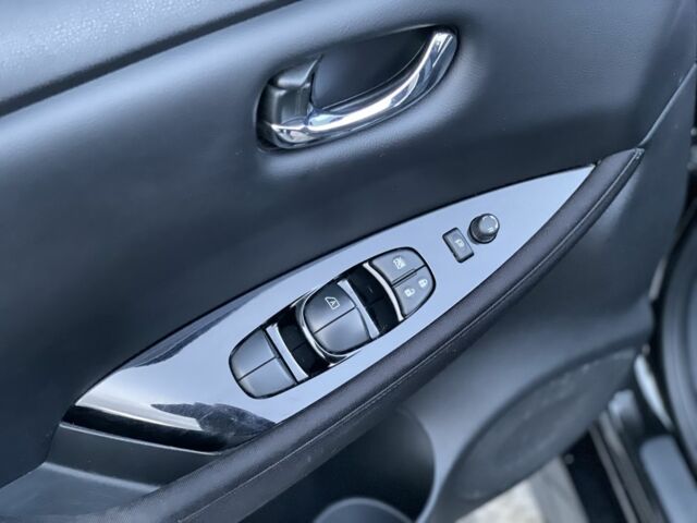 Черный Ниссан Лиф, объемом двигателя 0 л и пробегом 70 тыс. км за 13377 $, фото 22 на Automoto.ua