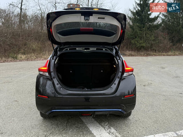 Черный Ниссан Лиф, объемом двигателя 0 л и пробегом 95 тыс. км за 16999 $, фото 26 на Automoto.ua