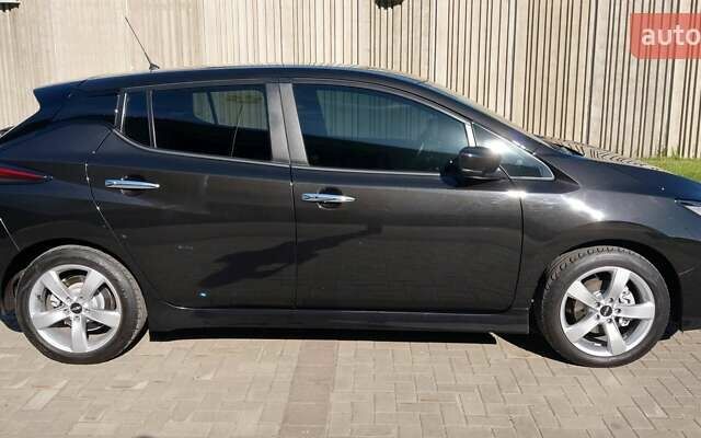 Черный Ниссан Лиф, объемом двигателя 0 л и пробегом 58 тыс. км за 14000 $, фото 5 на Automoto.ua