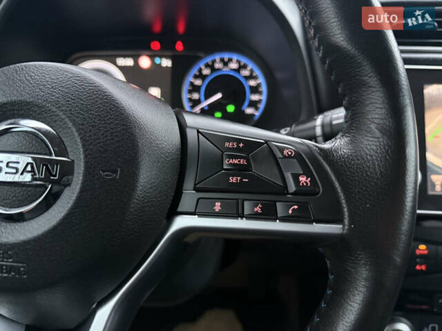 Черный Ниссан Лиф, объемом двигателя 0 л и пробегом 95 тыс. км за 16999 $, фото 34 на Automoto.ua