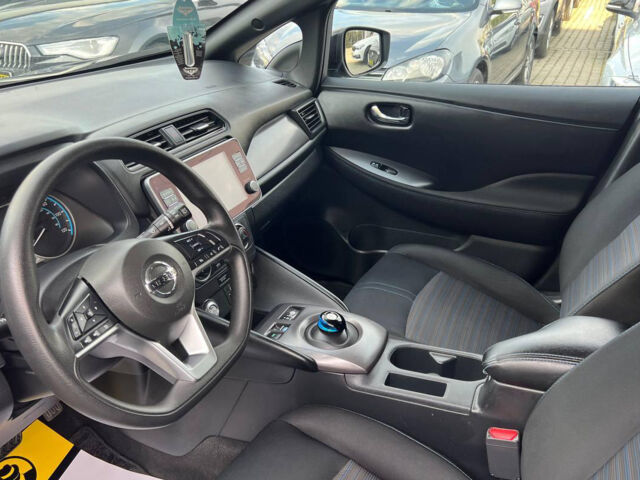 Черный Ниссан Лиф, объемом двигателя 62 л и пробегом 32 тыс. км за 22890 $, фото 10 на Automoto.ua