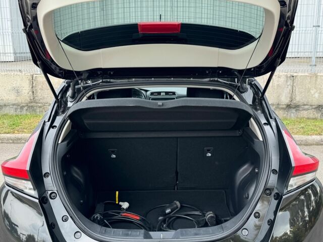 Черный Ниссан Лиф, объемом двигателя 0 л и пробегом 115 тыс. км за 15900 $, фото 13 на Automoto.ua