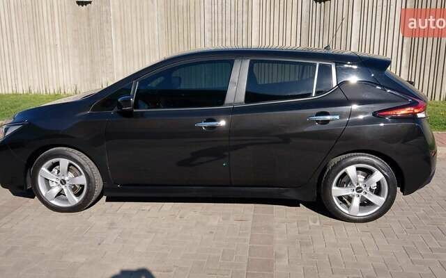 Черный Ниссан Лиф, объемом двигателя 0 л и пробегом 58 тыс. км за 14000 $, фото 4 на Automoto.ua