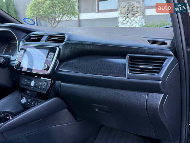 Черный Ниссан Лиф, объемом двигателя 0 л и пробегом 98 тыс. км за 15999 $, фото 28 на Automoto.ua