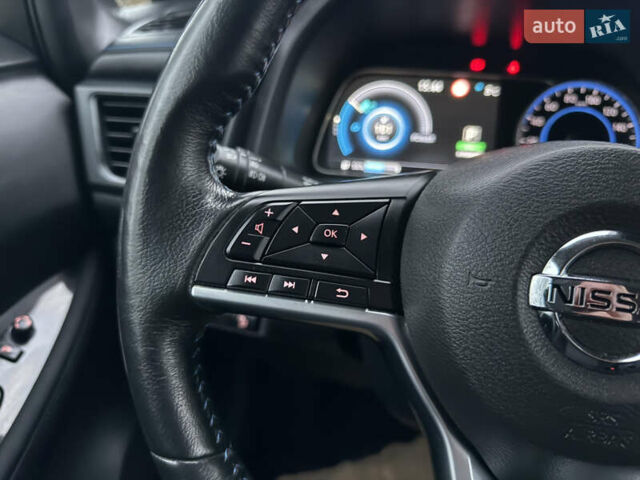 Черный Ниссан Лиф, объемом двигателя 0 л и пробегом 95 тыс. км за 16999 $, фото 35 на Automoto.ua