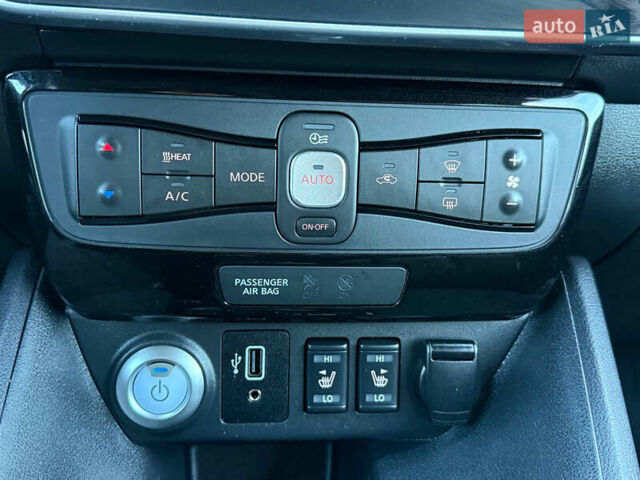 Черный Ниссан Лиф, объемом двигателя 0 л и пробегом 98 тыс. км за 15999 $, фото 48 на Automoto.ua