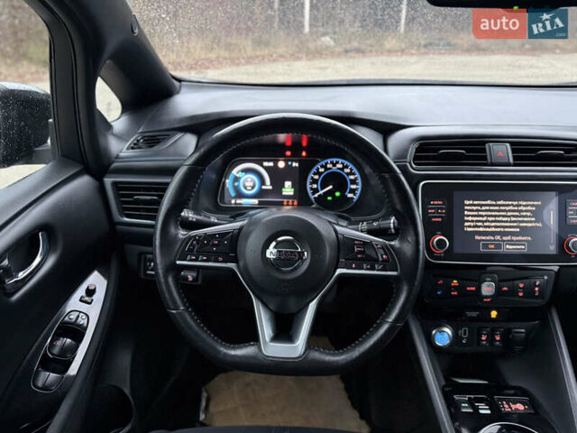 Черный Ниссан Лиф, объемом двигателя 0 л и пробегом 95 тыс. км за 16999 $, фото 27 на Automoto.ua