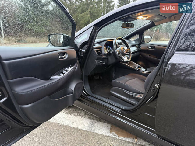 Черный Ниссан Лиф, объемом двигателя 0 л и пробегом 95 тыс. км за 16999 $, фото 51 на Automoto.ua