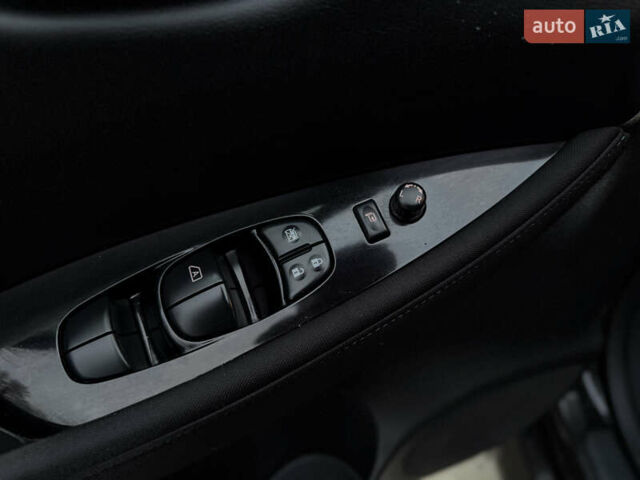 Черный Ниссан Лиф, объемом двигателя 0 л и пробегом 95 тыс. км за 16999 $, фото 52 на Automoto.ua