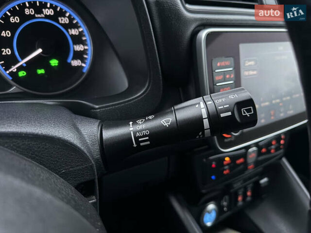 Черный Ниссан Лиф, объемом двигателя 0 л и пробегом 95 тыс. км за 16999 $, фото 56 на Automoto.ua