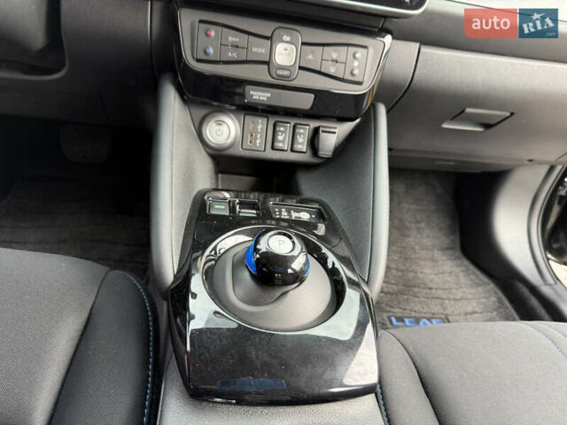 Черный Ниссан Лиф, объемом двигателя 0 л и пробегом 32 тыс. км за 16500 $, фото 16 на Automoto.ua