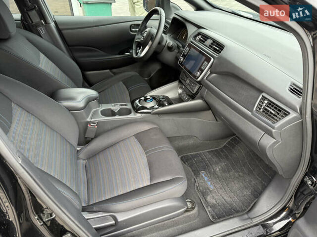 Черный Ниссан Лиф, объемом двигателя 0 л и пробегом 32 тыс. км за 16500 $, фото 12 на Automoto.ua