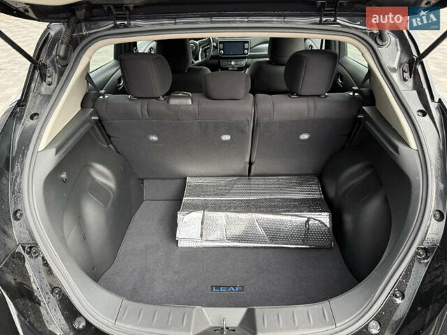 Черный Ниссан Лиф, объемом двигателя 0 л и пробегом 32 тыс. км за 16500 $, фото 20 на Automoto.ua