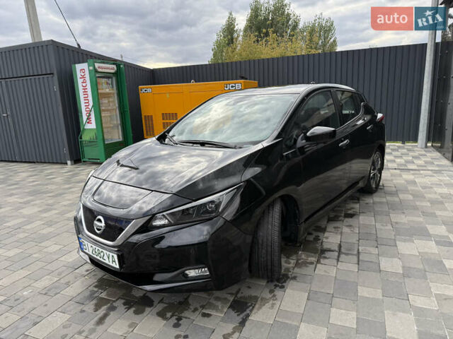Черный Ниссан Лиф, объемом двигателя 0 л и пробегом 32 тыс. км за 16500 $, фото 3 на Automoto.ua