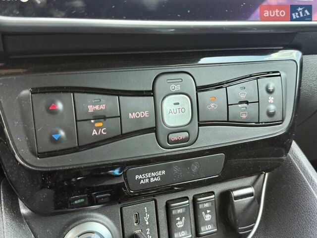 Чорний Ніссан Ліф, об'ємом двигуна 0 л та пробігом 72 тис. км за 15900 $, фото 18 на Automoto.ua