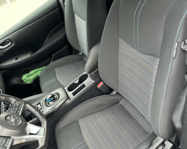 Чорний Ніссан Ліф, об'ємом двигуна 0 л та пробігом 57 тис. км за 14300 $, фото 21 на Automoto.ua