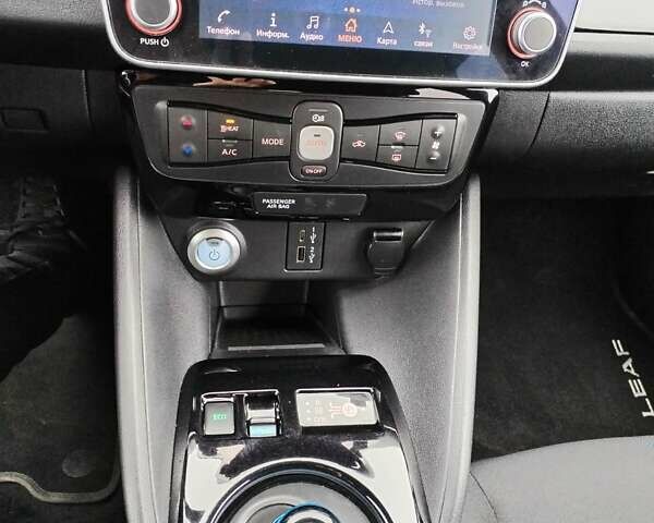 Чорний Ніссан Ліф, об'ємом двигуна 0 л та пробігом 53 тис. км за 14150 $, фото 14 на Automoto.ua