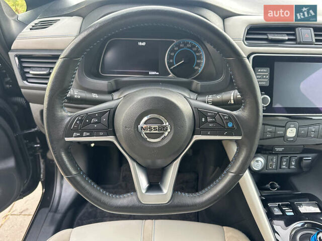 Черный Ниссан Лиф, объемом двигателя 0 л и пробегом 33 тыс. км за 18950 $, фото 11 на Automoto.ua