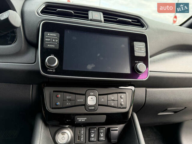 Черный Ниссан Лиф, объемом двигателя 0 л и пробегом 32 тыс. км за 16500 $, фото 17 на Automoto.ua