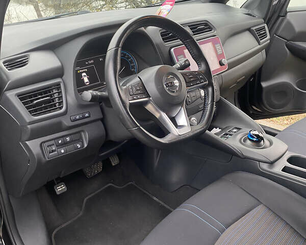 Черный Ниссан Лиф, объемом двигателя 0 л и пробегом 108 тыс. км за 19500 $, фото 10 на Automoto.ua