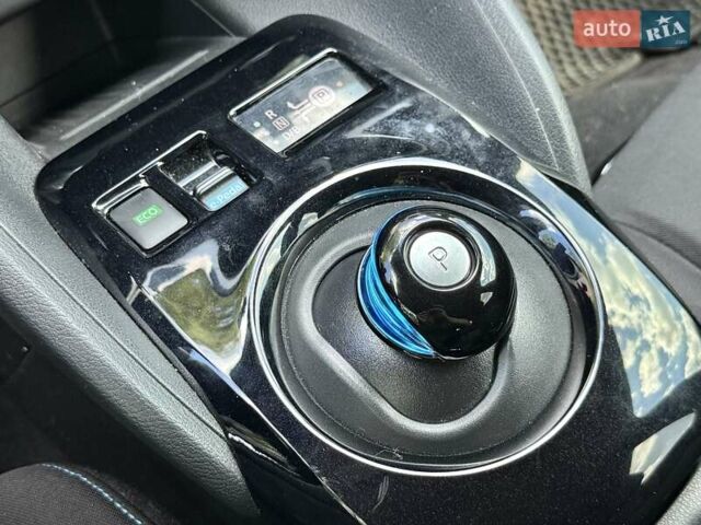 Чорний Ніссан Ліф, об'ємом двигуна 0 л та пробігом 72 тис. км за 15900 $, фото 20 на Automoto.ua