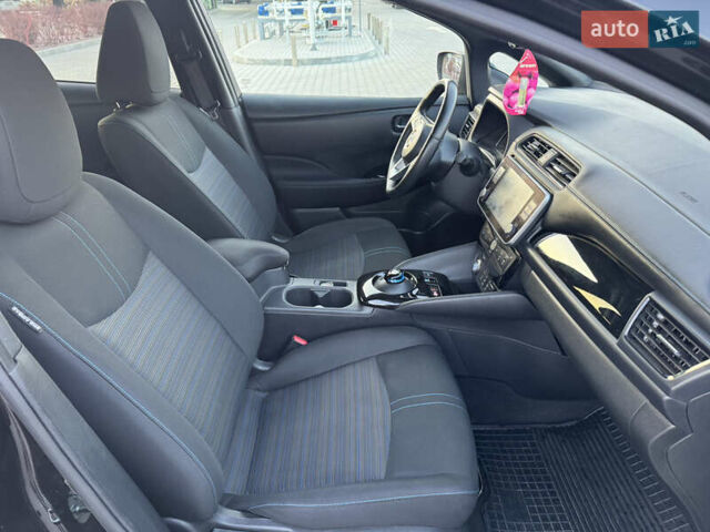 Черный Ниссан Лиф, объемом двигателя 0 л и пробегом 37 тыс. км за 13999 $, фото 16 на Automoto.ua