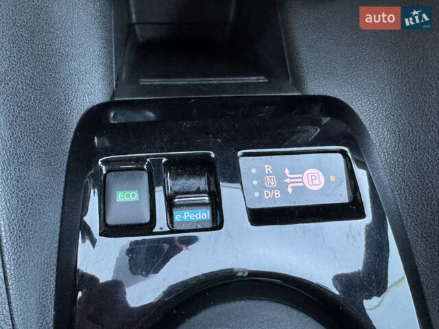 Черный Ниссан Лиф, объемом двигателя 0 л и пробегом 37 тыс. км за 13999 $, фото 23 на Automoto.ua