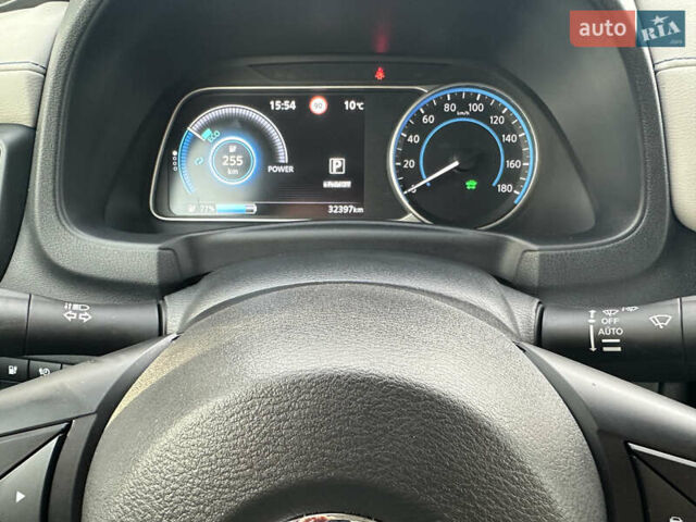 Черный Ниссан Лиф, объемом двигателя 0 л и пробегом 33 тыс. км за 18950 $, фото 15 на Automoto.ua