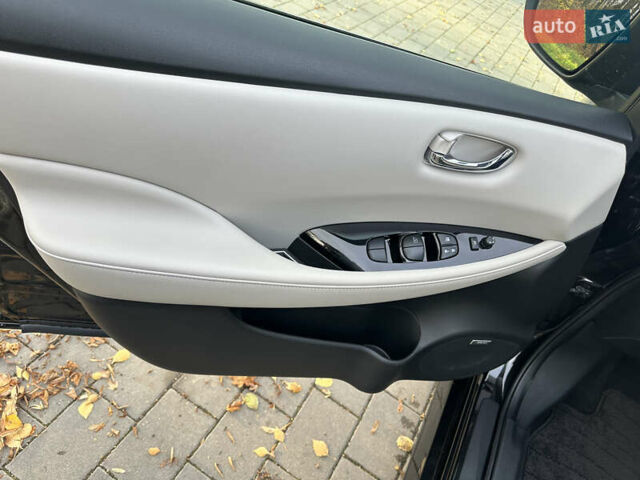 Черный Ниссан Лиф, объемом двигателя 0 л и пробегом 33 тыс. км за 18950 $, фото 20 на Automoto.ua