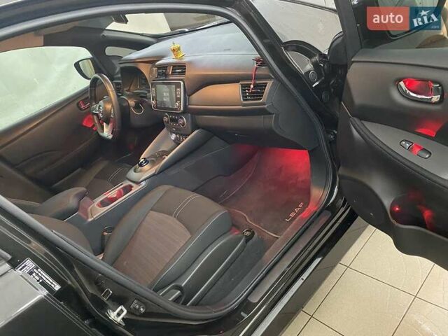 Черный Ниссан Лиф, объемом двигателя 0 л и пробегом 30 тыс. км за 16000 $, фото 3 на Automoto.ua