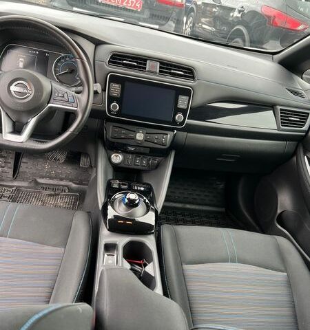 Черный Ниссан Лиф, объемом двигателя 0 л и пробегом 70 тыс. км за 16500 $, фото 18 на Automoto.ua