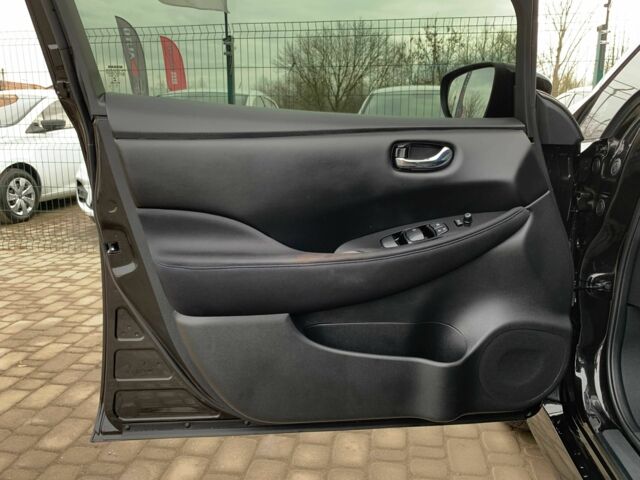 Черный Ниссан Лиф, объемом двигателя 0 л и пробегом 73 тыс. км за 15455 $, фото 8 на Automoto.ua