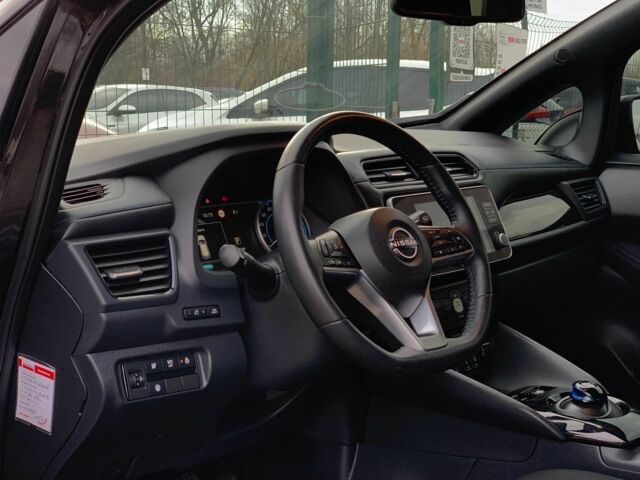 Черный Ниссан Лиф, объемом двигателя 0 л и пробегом 73 тыс. км за 15455 $, фото 9 на Automoto.ua