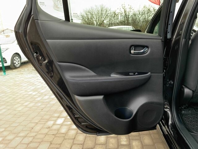 Черный Ниссан Лиф, объемом двигателя 0 л и пробегом 73 тыс. км за 15455 $, фото 11 на Automoto.ua