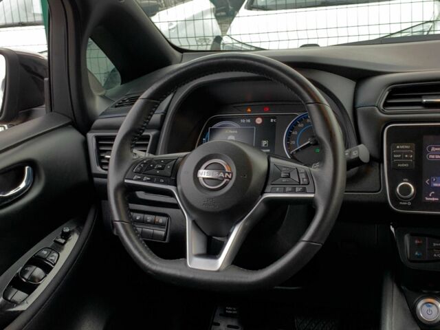 Черный Ниссан Лиф, объемом двигателя 0 л и пробегом 73 тыс. км за 15455 $, фото 16 на Automoto.ua