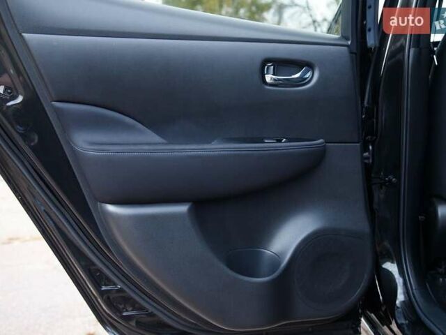 Черный Ниссан Лиф, объемом двигателя 0 л и пробегом 73 тыс. км за 15950 $, фото 71 на Automoto.ua