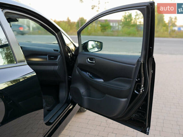 Черный Ниссан Лиф, объемом двигателя 0 л и пробегом 28 тыс. км за 21000 $, фото 45 на Automoto.ua