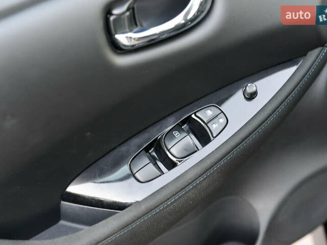 Черный Ниссан Лиф, объемом двигателя 0 л и пробегом 28 тыс. км за 21000 $, фото 23 на Automoto.ua