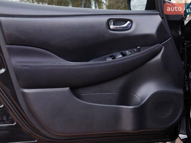 Черный Ниссан Лиф, объемом двигателя 0 л и пробегом 73 тыс. км за 15950 $, фото 49 на Automoto.ua