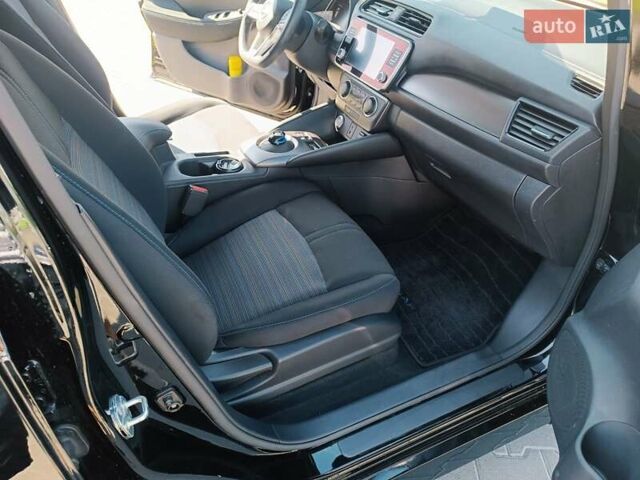 Черный Ниссан Лиф, объемом двигателя 0 л и пробегом 17 тыс. км за 16500 $, фото 16 на Automoto.ua