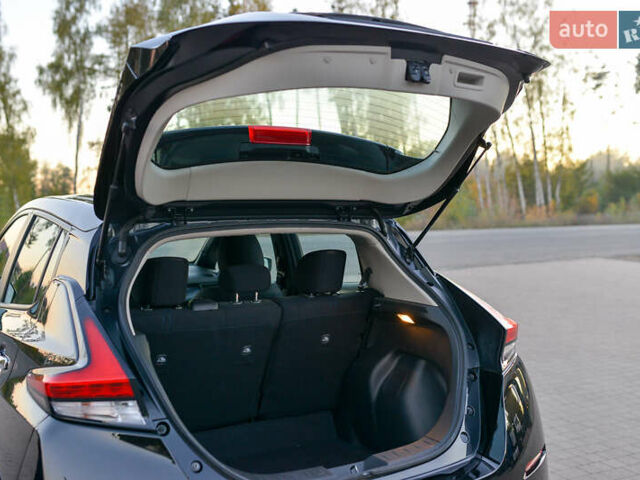 Черный Ниссан Лиф, объемом двигателя 0 л и пробегом 28 тыс. км за 21000 $, фото 19 на Automoto.ua