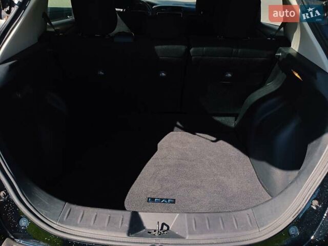 Черный Ниссан Лиф, объемом двигателя 0 л и пробегом 17 тыс. км за 16500 $, фото 12 на Automoto.ua