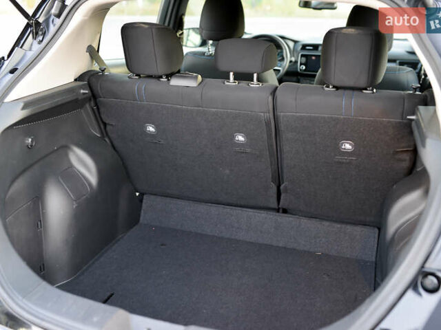 Черный Ниссан Лиф, объемом двигателя 0 л и пробегом 28 тыс. км за 21000 $, фото 20 на Automoto.ua