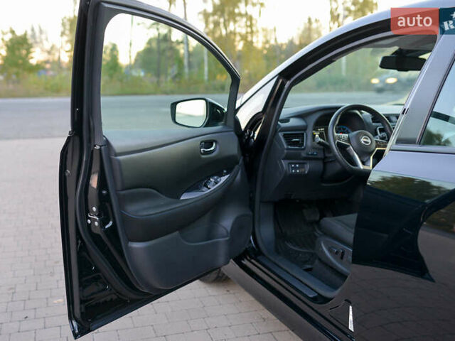 Черный Ниссан Лиф, объемом двигателя 0 л и пробегом 28 тыс. км за 21000 $, фото 22 на Automoto.ua