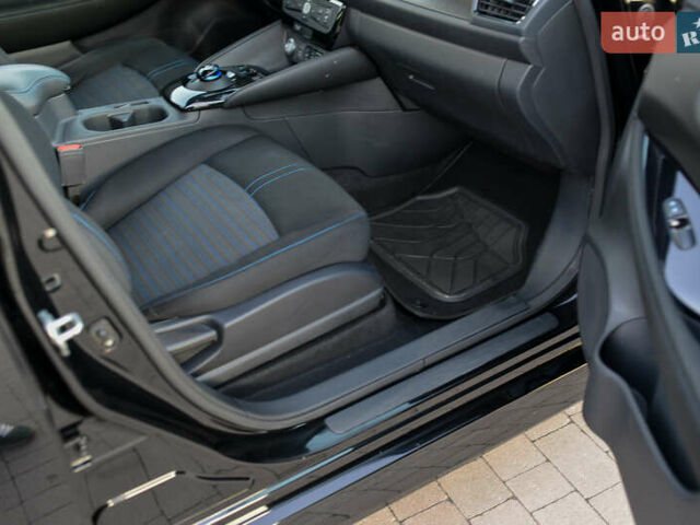 Черный Ниссан Лиф, объемом двигателя 0 л и пробегом 28 тыс. км за 21000 $, фото 46 на Automoto.ua