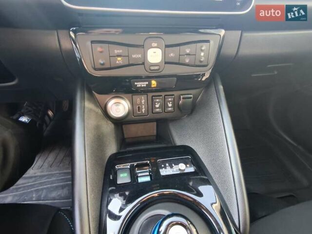 Чорний Ніссан Ліф, об'ємом двигуна 0 л та пробігом 43 тис. км за 19800 $, фото 37 на Automoto.ua